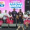 FESTIVAL RAKYAT: Chief of Region West Indonesia XLSMART, Winetou Lubis (kelima dari kiri) dan Regional Head Jabo XLSMART, Muhammad Ilham (keempat dari kanan bertopi), saat menyerahkan donasi CSR kepada Komunitas Teman Tuli di acara Smartfren Festival Rakyat 2025.