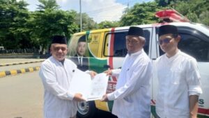 BAZNAS Kabupaten Sukabumi Serahkan Bantuan Satu Unit Mobil Ambulance ke UPZ DKM Masjid Agung Palabuhanratu