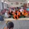 PELATIHAN : Para siswa dan siswi saat mengikuti Sosialisasi dan Simulasi Gempa.(FOTO : NANDI/ RADARSUKABUMI)