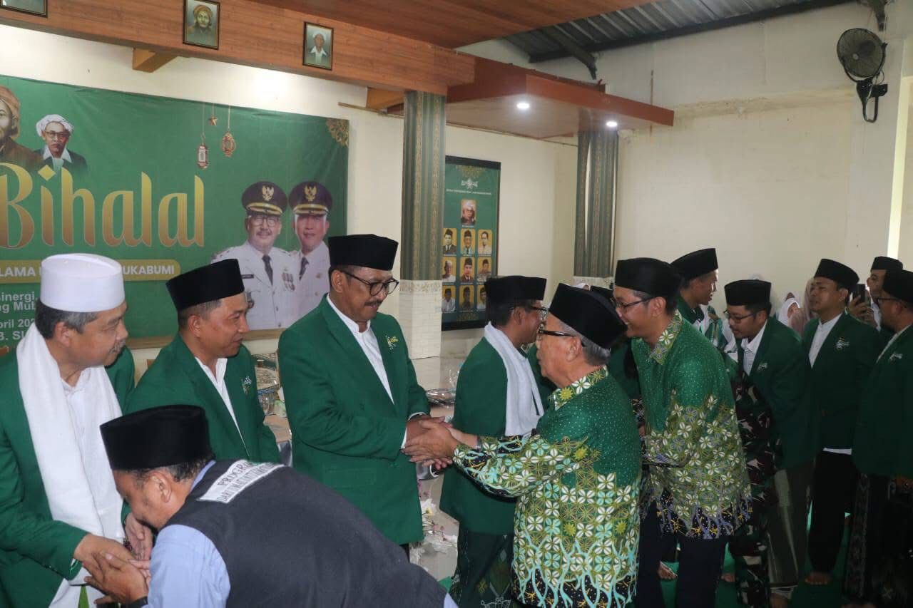SAMBUTAN : Bupati Sukabumi, Asep Japar, saat menghadiri Halal Bihalal PCNU Kabupaten Sukabumi, di Gedung Aula PCNU Kabupaten Sukabumi, Kecamatan Cicantayan pada Sabtu (26/04).(FOTO : UNTUK RADAR SUKABUMI)