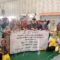 PEDULI : Ketua BAZNAS Kabupaten Sukabumi, Dr. H. Unang Sudarma bersama jajarannya, saat foto bersama para nelayan usai memberikan bantuan sembako pasca bencana banjir. (FOTO : UNTUK RADAR SUKABUMI)
