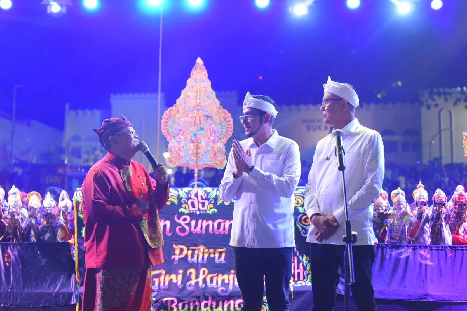 SAMBUTAN: Pemkot Sukabumi menggelar pementasan wayang golek di Lapang Merdeka, belum lama ini. (FT: IST)