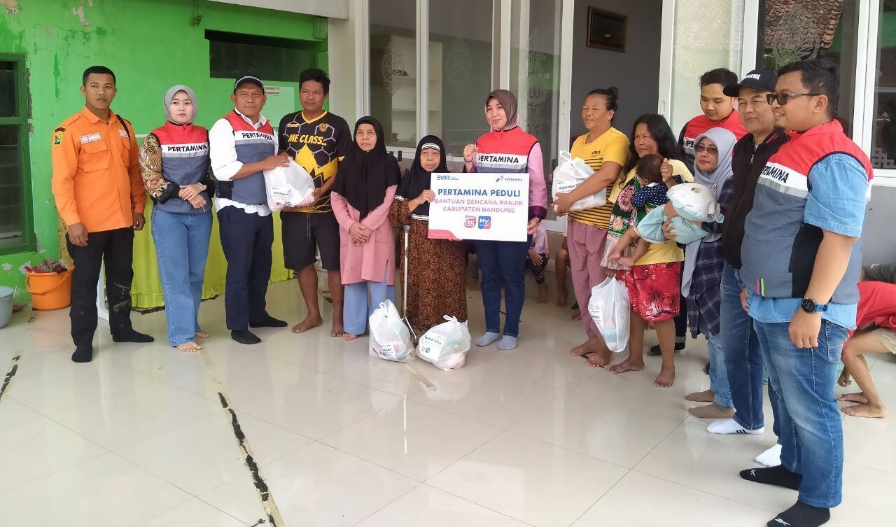 PT Pertamina Patra Niaga Regional JBB Salurkan Bantuan untuk Korban Banjir di Kabupaten Bandung