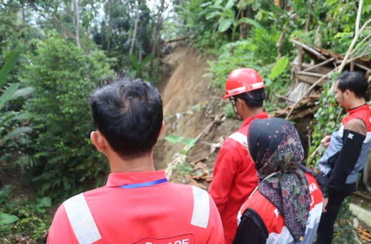 Pertamina Patra Niaga Regional JBB Salurkan Bantuan untuk Korban Tanah Bergerak di Kabupaten Tasikmalaya