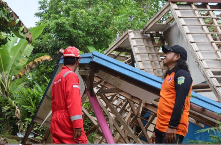 Pertamina Patra Niaga Regional JBB Salurkan Bantuan untuk Korban Tanah Bergerak di Kabupaten Tasikmalaya