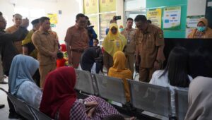 Bupati Sukabumi Luncurkan Berobat Gratis di Puskesmas, Cukup Bawa KTP!