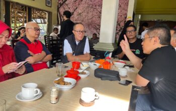 Pertemuan antara Anas Urbaningrum dan Wali Kota Sukabumi, Ayep Zaki , menjadi sorotan publik setelah Anas membagikan momen tersebut di akun media sosial resminya.