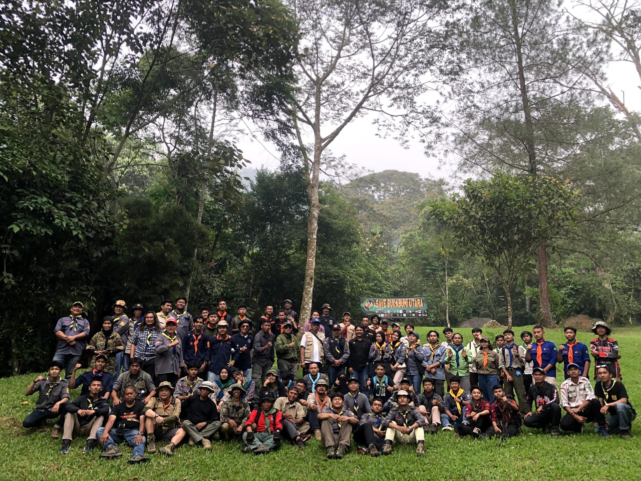 PEDULI LINGKUNGAN : Paksi Extrass, saat rapat koordinasi di kawasan wisata alam Pondok Halimun (PH), Desa Perbawati dan Desa Sudajaya Girang, Kecamatan/Kabupaten Sukabumi pada 2023 lalu.(FOTO : UNTUK RADAR SUKABUMI)