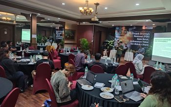 Buku "Tangis dari Tepi Proyek Strategis Nasional", hasil liputan investigasi dari 14 jurnalis di Jawa Barat, Kalimantan Timur, dan Maluku Utara