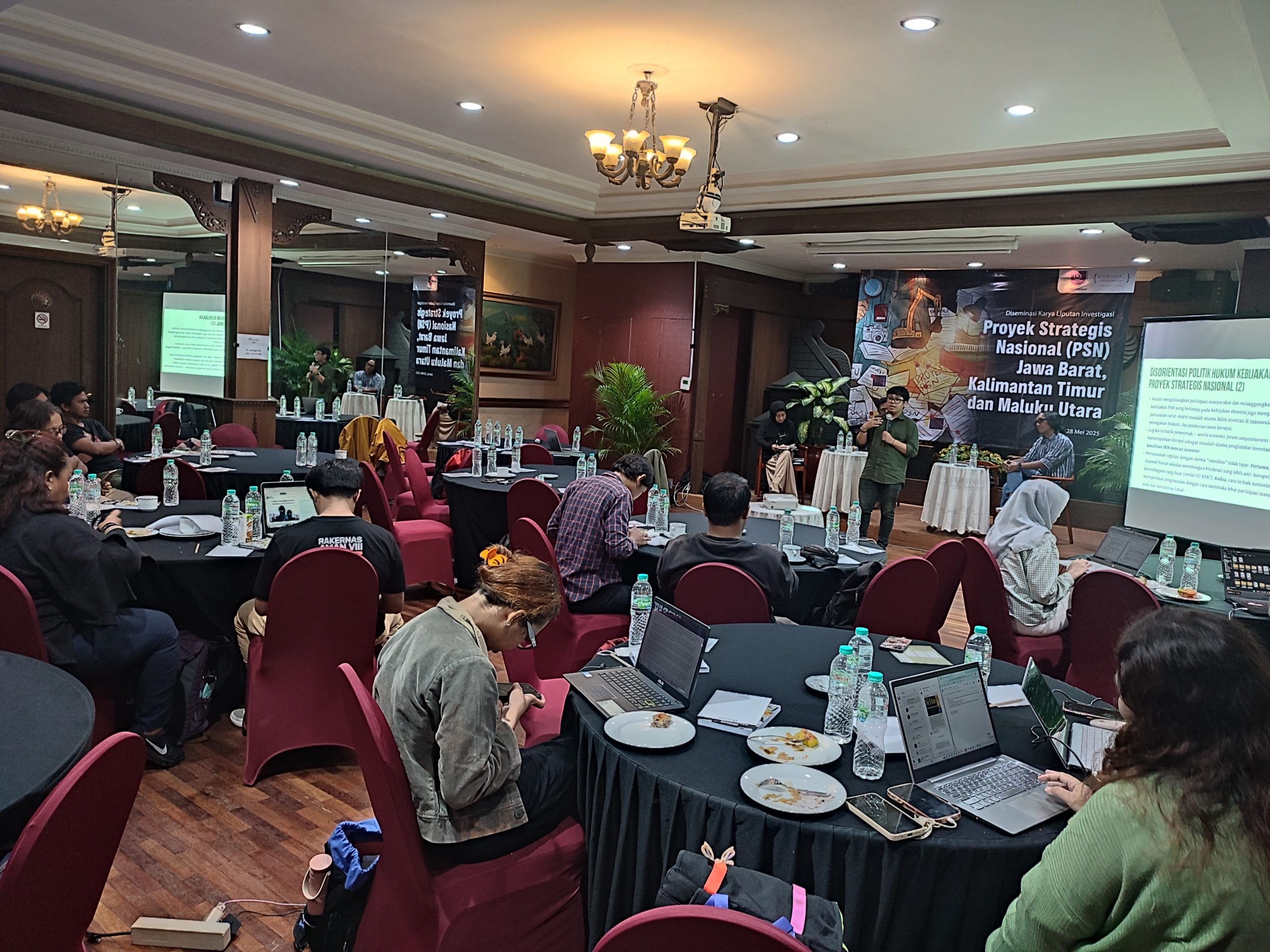 Buku "Tangis dari Tepi Proyek Strategis Nasional", hasil liputan investigasi dari 14 jurnalis di Jawa Barat, Kalimantan Timur, dan Maluku Utara