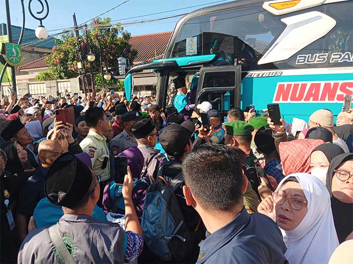 Jemaah Haji Kota Sukabumi Kloter 30