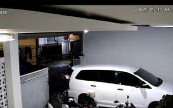 Maling Motor di Cidahu terekam CCTV