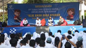 Menteri Komdigi dan Gubernur Jabar Sosialisasi PP Tunas di SMAN 2 Purwakarta Soal Ruang Digital Ramah Anak