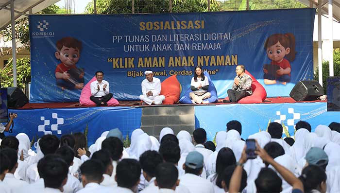 Menteri Komdigi dan Gubernur Jabar