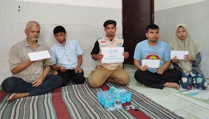 PLN Sukabumi Beri Dukungan Modal Usaha bagi Penyandang Disabilitas