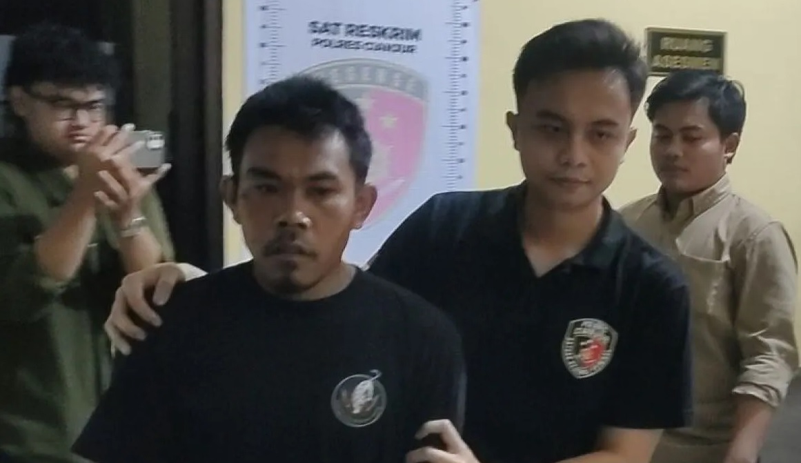 Pelaku penganiayaan nenek di Cianjur, Jawa Barat, diringkus polisi setelah sempat bersembunyi di tempat pemakaman umum, Rabu (7/5/2025).