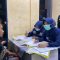 Petugas Biddokkes Polda Jabar mengambil sampel keluarga korban ledakan di RSUD Pameungpeuk, Kabupaten Garut, Jawa Barat, Senin (12/5/2025). 