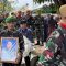 Situasi Jenazah Mayor (Cpl) Anda Rohana, prajurit Gupusmu III Jakarta yang gugur dalam ledakan di Garut saat dimakamkan di Desa Cinunuk, Kecamatan Cileunyi, Kabupaten Bandung, Jawa Barat, Selasa (13/5/2025).