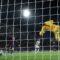 Penjaga gawang Inter Milan Yann Sommer memasukkan bola ke gawang sendiri dalam leg pertama semifinal Liga Champions antara FC Barcelona dan Inter Milan di Estadi Olimpic Lluis Companys di Barcelona, Spanyol, pada 30 April 2025.