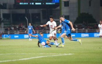 Pertandingan pekan ke-31 BRI Liga 1 2024-2025 Malut United vs Persib Bandung, di Stadion Gelora Kieraha Ternate, Jumat (2/5/2025).  (Abdul Fatah)