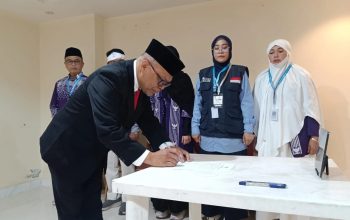 Pemerintah Kota Sukabumi melantik Andang Tjahjandi sebagai Sekretaris Daerah (Sekda) definitif pada Rabu, 28 Mei 2025, dalam upacara daring yang berlangsung di Balai Kota Sukabumi.