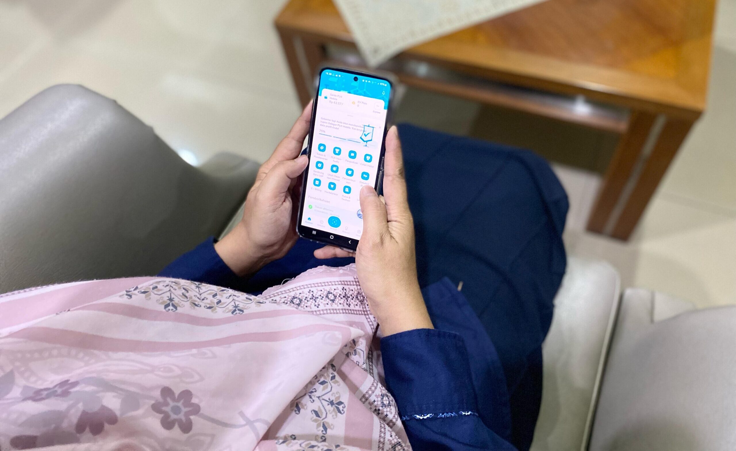 PLN UP3 Sukabumi mengajak masyarakat untuk tetap bijak menggunakan listrik dan memanfaatkan fitur monitoring pemakaian di aplikasi PLN Mobile.