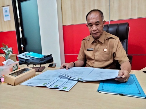 DIWAWANCARA: Kepala Bappeda Kota Sukabumi, Asep Suhendrawan saat diwawancara di ruang kerjanya, belum lama ini. (FT: BAMBANG/RADARSUKABUMI)