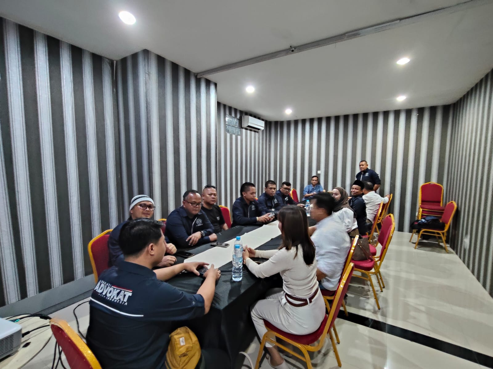 ANTUSIAS: LBH Sukabumi Officium Nobile, mendukung penuh terhadap langkah Satreskrim Polres Sukabumi Kota dalam memberantas aksi kejahatan yang dilakukan geng motor, belum lama ini.(FT: BAMBANG/RADARSUKABUMI)