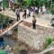 KOMPAK : Warga dan Pemdes Kebonpedes, saat gotong royong membangun jembatan Kampung Babakan Lame, RT 03/RW 01, Desa Kebonpedes.(FOTO : UNTUK RADAR SUKABUMI)