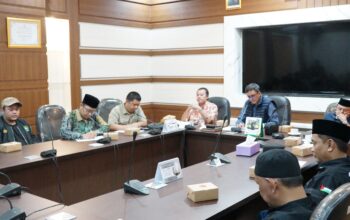 AUDIENSI: Anggota Komisi III DPRD Kota Sukabumi, Danny Ramdhani menyatakan kesepahamannya dengan Ormas Garis terkait sejumlah persoalan yang tengah mencuat. (foto : ist)