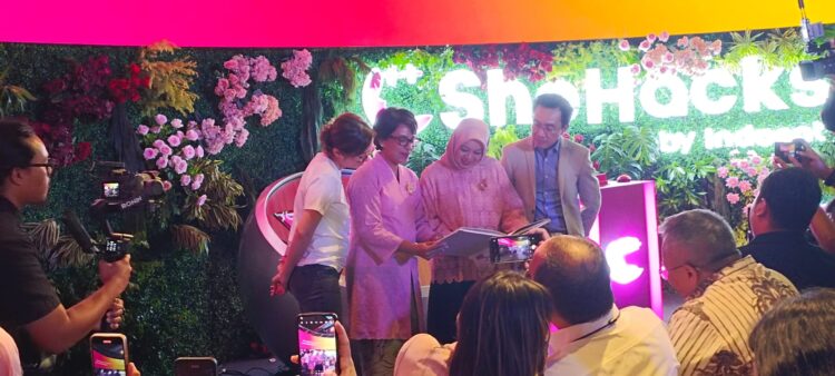 PRO PEREMPUAN: Wamen Ekonomi Kreatif Irene Umar, Chief Legal & Regulary Officer IOH Reski Damayanti, Head of Programmes UN Women Indonesia Dwi Yuliawati, CEO Tentang Anak Mesty Ariotedjo, dan Managing Director KUMPUL Mega Prawita saat menghadiri Peluncuran SheHacks 2025 di Jakarta, Jumat (25/4/2025). (sri/radarsukabumi)