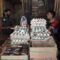 BERJUALAN: Salah seorang pedagang di Pasar Gudang dan Pasar Pelita Kota Sukabumi, saat berjualan, Jumat (9/5).(Foto : ist)
