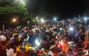 Euforia Ribuan pendukung setia Persib Bandung, yang dikenal sebagai Bobotoh, memenuhi berbagai sudut Kota Sukabumi pada