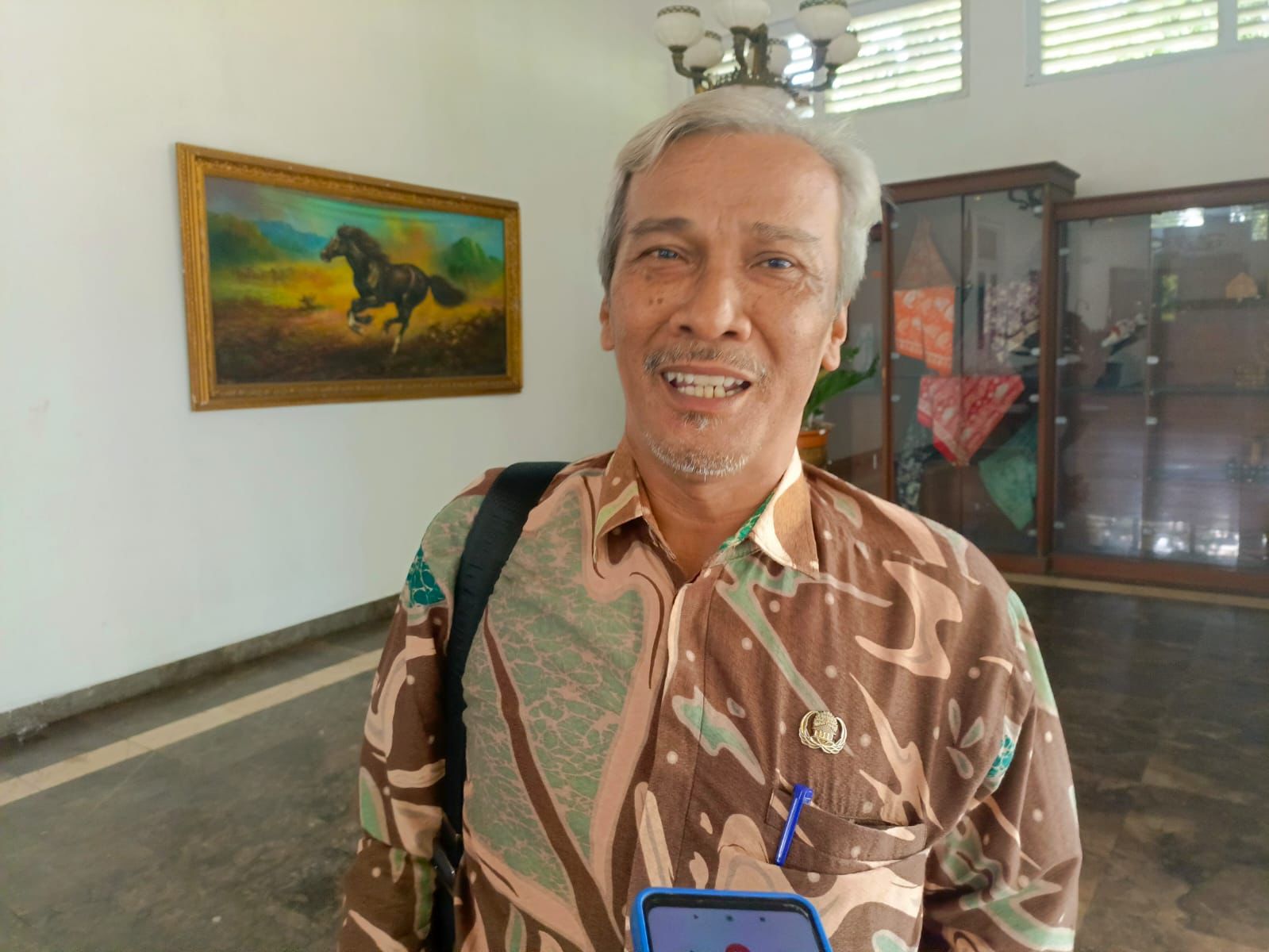 DIWAWANCARAI : Kepala Inspektorat Kabupaten Sukabumi, Komarudin saat diwawancarai Radar Sukabumi, belum lama ini.(FOTO : DENDI/RADAR SUKABUMI)