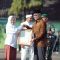 SELALU BERPRESTASI : Sri Intan Siswi SMKN 2 Sukabumi saat menerima penghargaan sebagai siswi berprestasi di acara perayaan Hari Pendidikan Nasional di Bandung, Jawa Barat, Jumat (2/5/2025). Sri Intan meraih Juara 1 silat tingkat internasional.