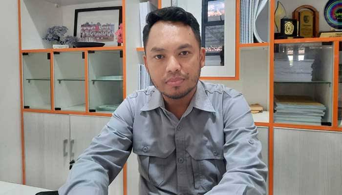DIWAWANCARA: Kepala Bidang Pengelolaan Pendapatan Pajak Daerah Ziad Panji Nurhari saat diwawancara di ruang kerjanya, belum lama ini. (FT: DOK/RADARSUKABUMI)