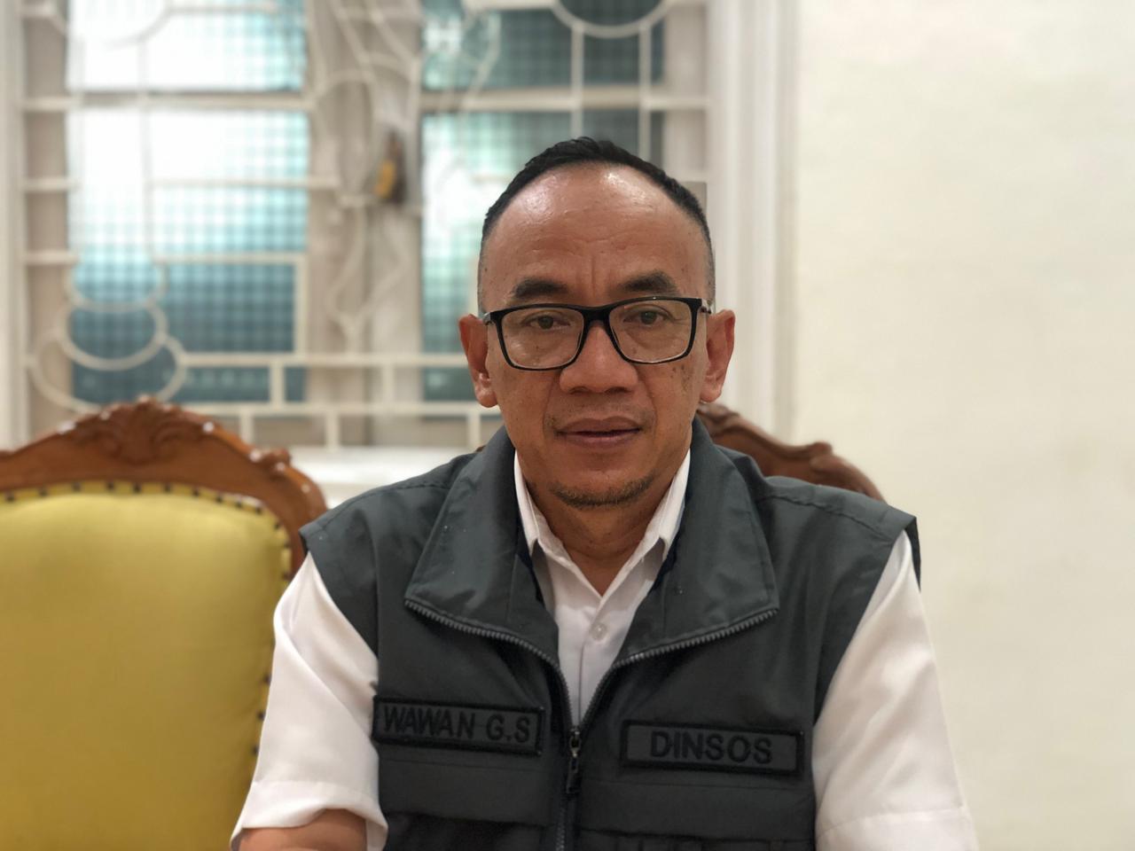 Kepala Dinas Sosial Kabupaten Sukabumi, Wawan Godawan, saat diwawancarai Radar Sukabumi di Gedung Negara Pendopo Sukabumi.