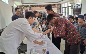 Sejumlah anak difabel dari SLB Mutiara Bahari Mandiri, Palabuhanratu, saat mengikuti pelatihan keterampilan dari Disnakertrans Kabupaten Sukabumi.