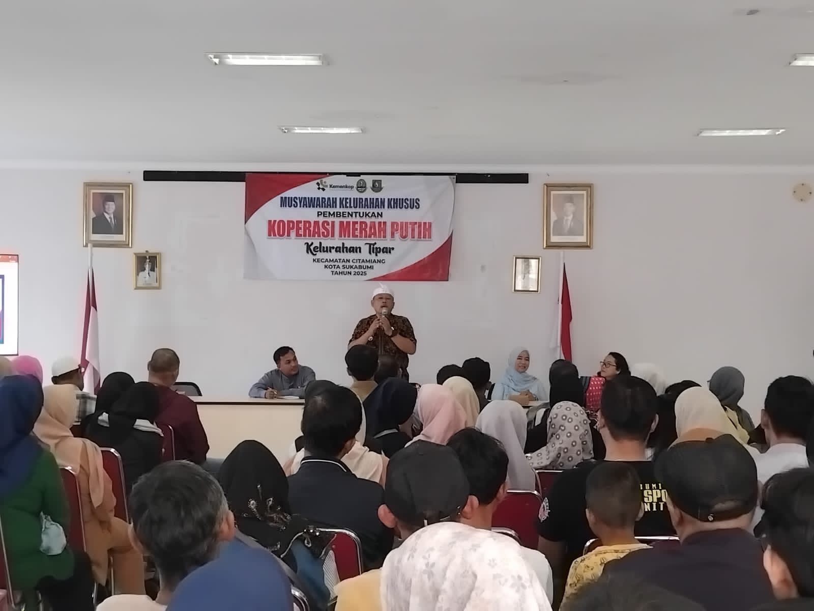 PEMBENTUKAN: Dinas Koperasi, Usaha Mikro, Perindustrian dan Perdagangan (Diskumindag) terus mempercepat pembentukan Koperasi Merah Putih di seluruh kelurahan.(FT: BAMBANG/RADARSUKABUMI)