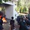 Suasana saat para mahasiswa yang tergabung dalam Himpunan Mahasiswa Islam (HMI) cabang Sukabumi geruduk kantor gedung DPRD (Dewan Pimpinan Rakyat Daerah) Kabupaten Sukabumi jalan Komplek perkantoran Jajaway, Desa Citepus, Kecamatan Palabuhanratu. Senin (19/5/2025).(FOTO : NANDI/ RADARSUKABUMI)
