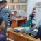 PELAYANAN: Disdukcapil Kota Sukabumi, saat memberikan pelayanan kepada masyarakat, belum lama ini.(FT: IST)