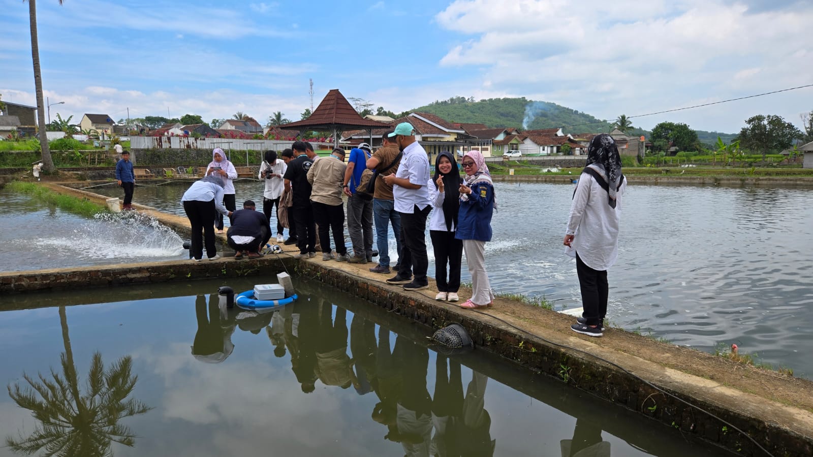 Suasana saat dinas perikanan melaksanakan sosialisasi kerja sama dengan Kementerian Komunikasi dan Digital (Komdigi) kepada kelompok perikanan.