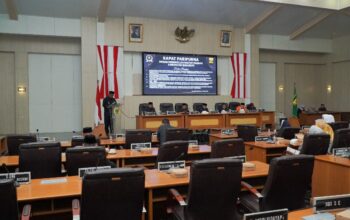 Dewan Perwakilan Rakyat Daerah (DPRD) bersama Pemerintah Kabupaten Sukabumi kembali menggelar rapat paripurna di Aula Rapat DPRD, Kompleks Perkantoran Jajaway, Desa Citepus, Kecamatan Palabuhanratu, Rabu (21/5/2025).