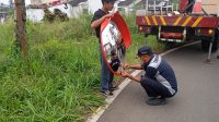 Dishub Kota Sukabumi Pasang Dua Cermin Tikungan 