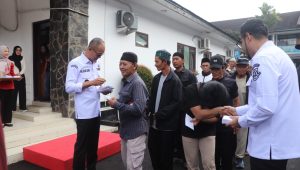 380 Tukang Becak dan Delman Kota Sukabumi Menang Bansos Walikota