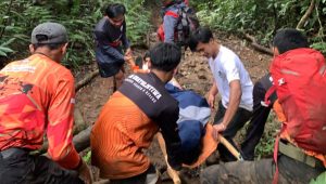 Detik-detik Pendaki Asal Bandung Barat Dievakuasi dari Gunung Salak