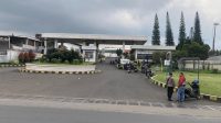Jalan Rusak Dibiarkan, Kades Titisan Sukalarang Sindir CSR PT GSI 2 dan PT Pratama Abadi Industri
