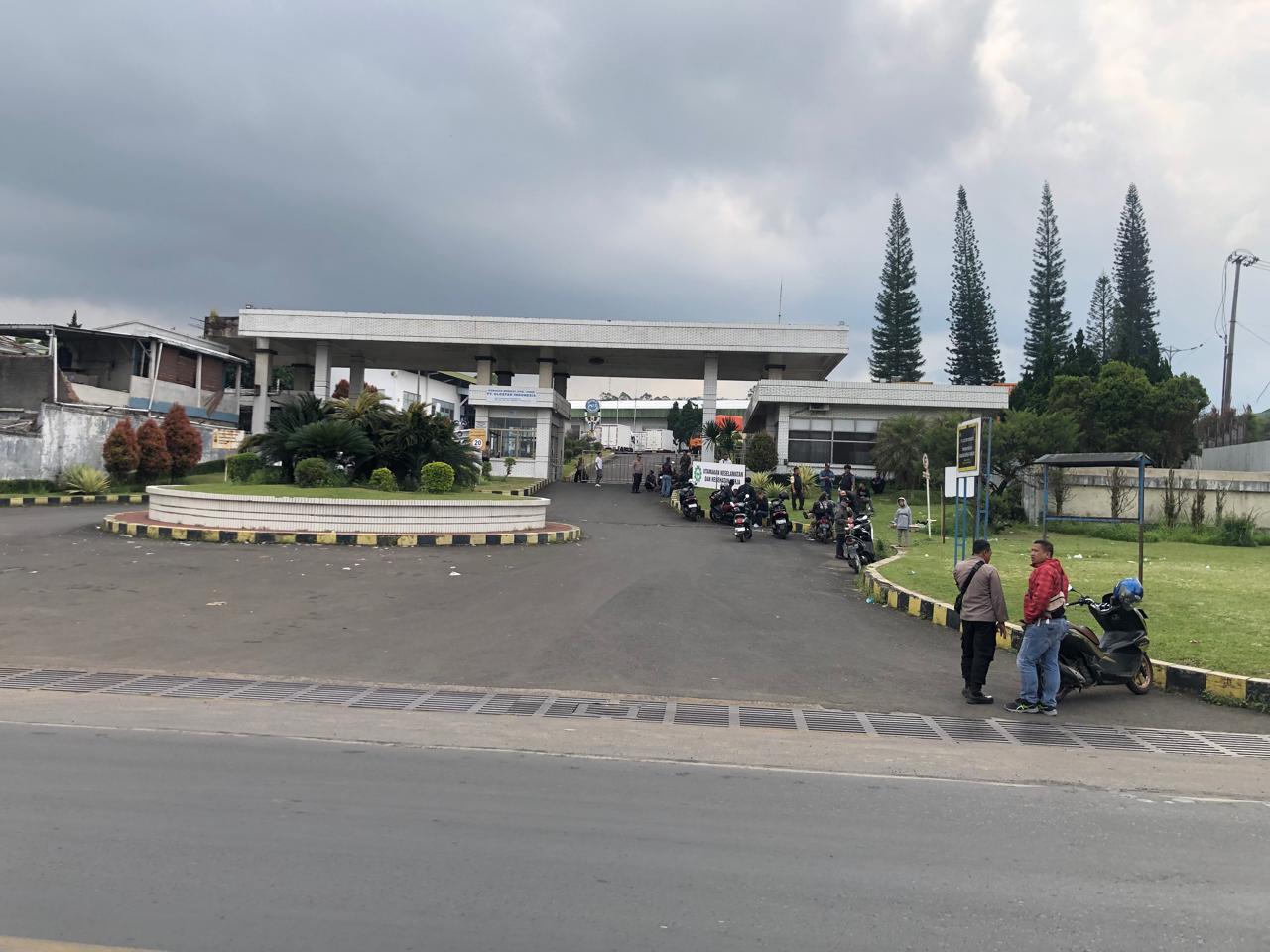 Program Corporate Social Responsibility (CSR) dari dua perusahaan besar pembuat sepatu ekspor di Kecamatan Sukalarang, Kabupaten Sukabumi, yakni PT Pratama Abadi Industri dan PT GSI 2, tengah menjadi sorotan berbagai pihak. 