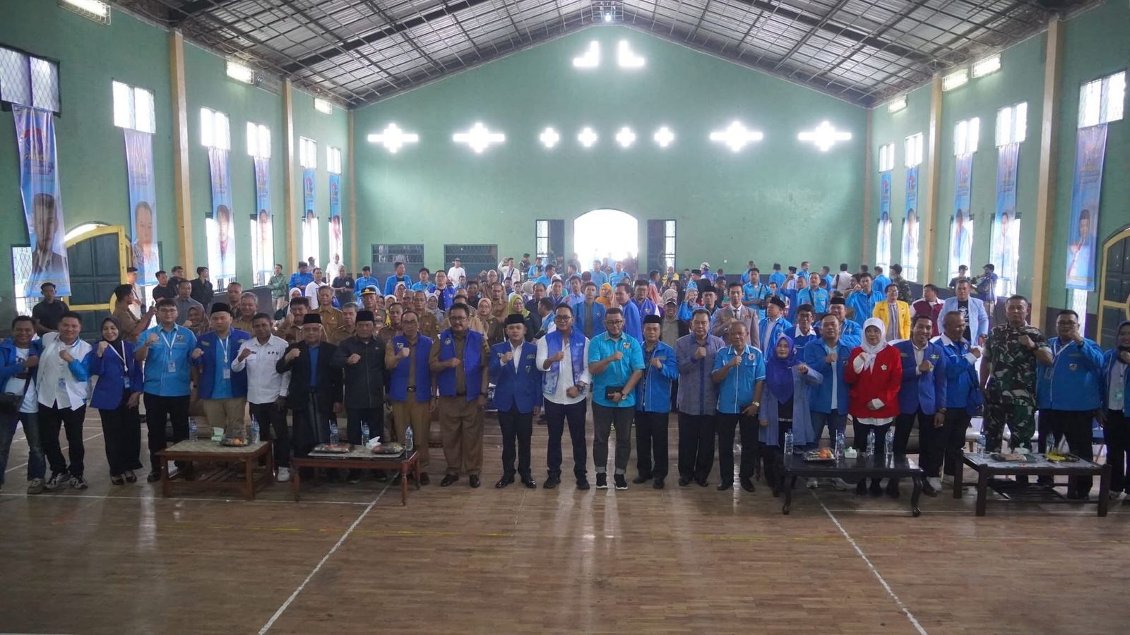 SAMBUTAN : Musda XVI KNPI Kabupaten Sukabumi yang diselenggarakan di salah satu gedung di wilayah Kecamatan Cikembar, Kabupaten Sukabumi pada Senin (26/05).(FOTO : UNTUK RADAR SUKABUMI)