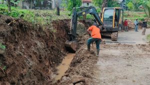 Pemkab Sukabumi Bangun Drainase di Jalan Cempaka Ratu Cikakak 